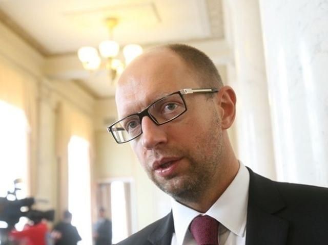 Яценюк пропонує позбавити президента невластивих йому функцій Яценюк пропонує позбавити президента невластивих йому функцій