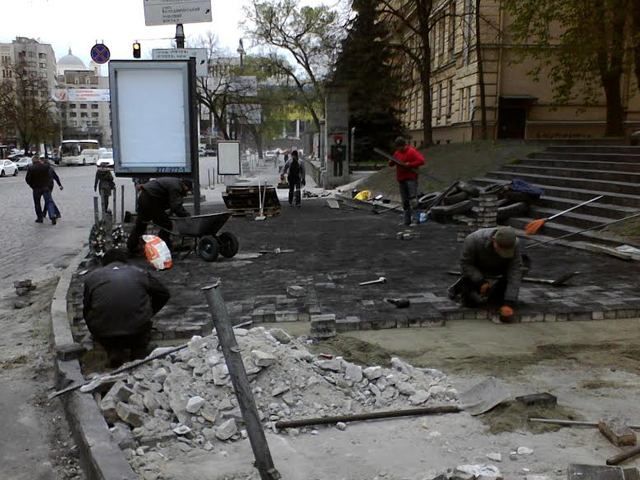 Київ відбудовують після революції (Фото)