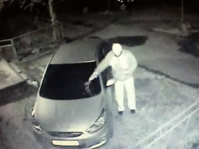 Злоумышленники в Донецке сожгли авто журналиста (Видео)