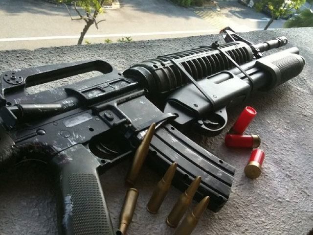 У Слов’янську учасникам мітингу роздають захоплену зброю, — МВС У Слов’янську учасникам мітингу роздають захоплену зброю, — МВС