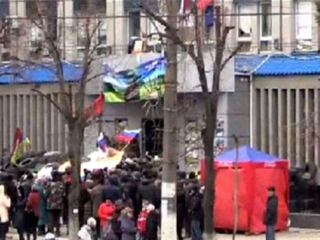 В Луганске продолжается пророссийский митинг под СБУ:уже установили политические палатки (Видео)