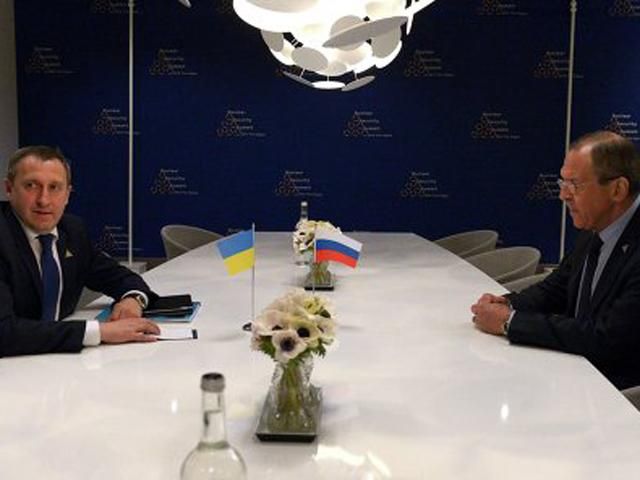 Украина требует от России прекратить деятельность ее агентов в восточных областях Украина требует от России прекратить деятельность ее агентов в восточных областях