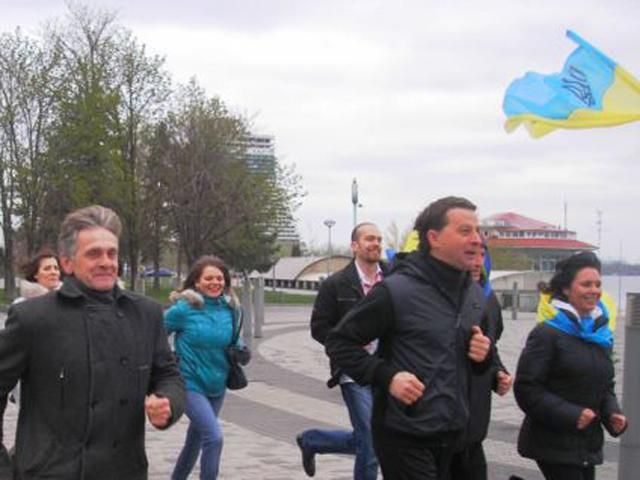 У Дніпропетровську бігали заради миру і єдності України (Фото)