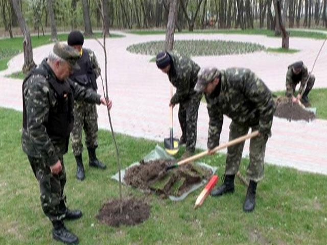 В память о Небесной сотне в Киеве высадили аллею каштанов