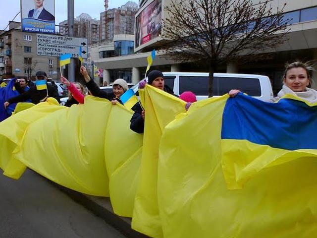 Донбасс - это Украина, - в Донецке люди объединились в цепь единства (Видео)