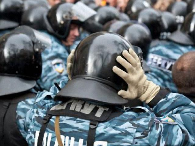 В Донецке захватили здание областной милиции
