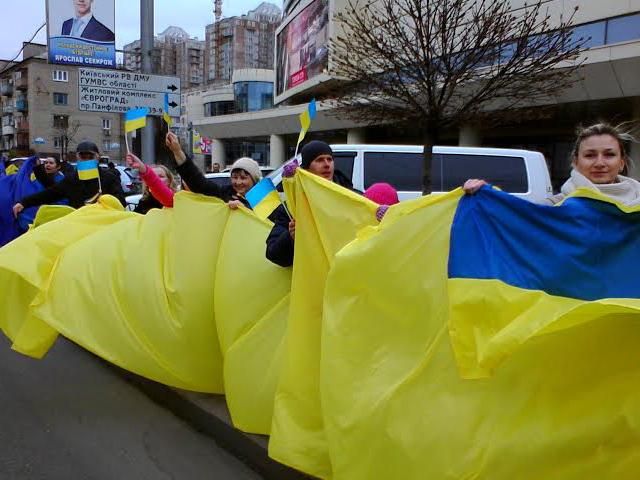 В Донецке состоялась цепь единения Украины (Фото)