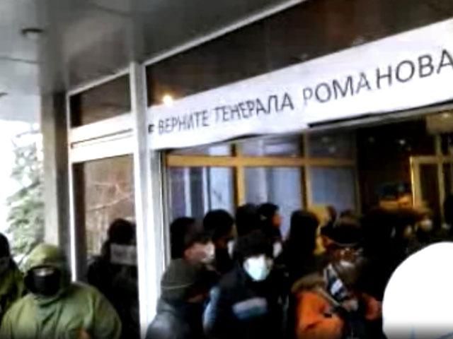 Милиция опровергает захват областной МВД: здание просто блокируют Милиция опровергает захват областной МВД: здание просто блокируют