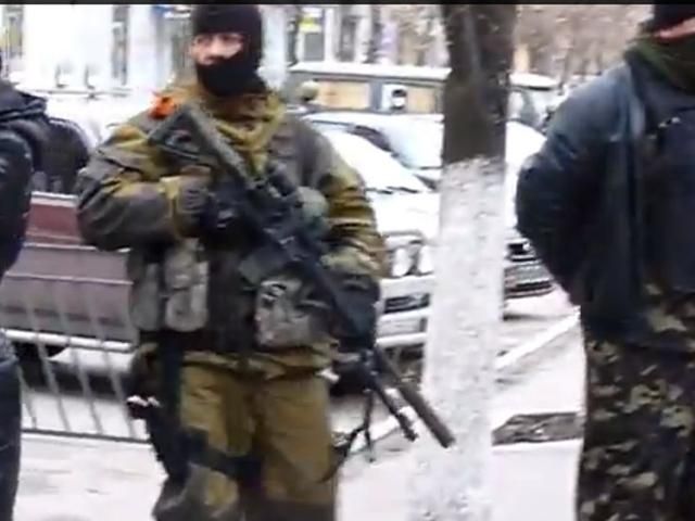 В Славянске "зеленые человечки" захватили журналистов, - СМИ