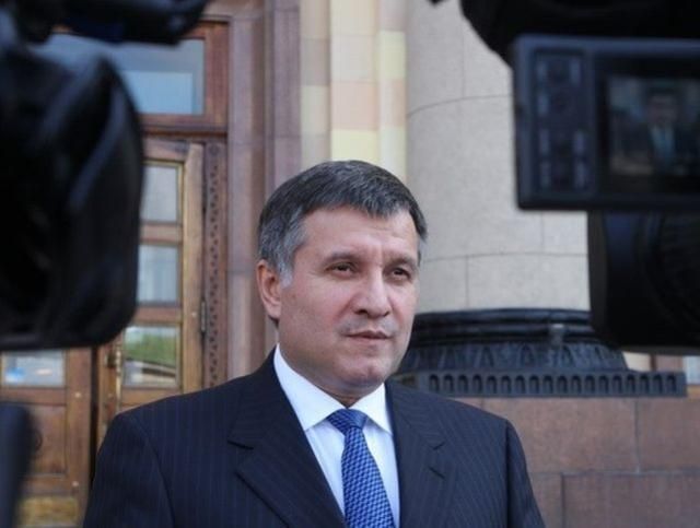 У Донецькій області міліцію обстрілюють бойовики з російськими автоматами, — Аваков У Донецькій області міліцію обстрілюють бойовики з російськими автоматами, — Аваков