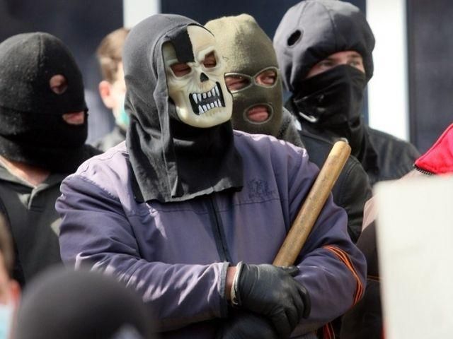 В Донецке после вооруженного нападения усиленно охраняют химический завод В Донецке после вооруженного нападения усиленно охраняют химический завод