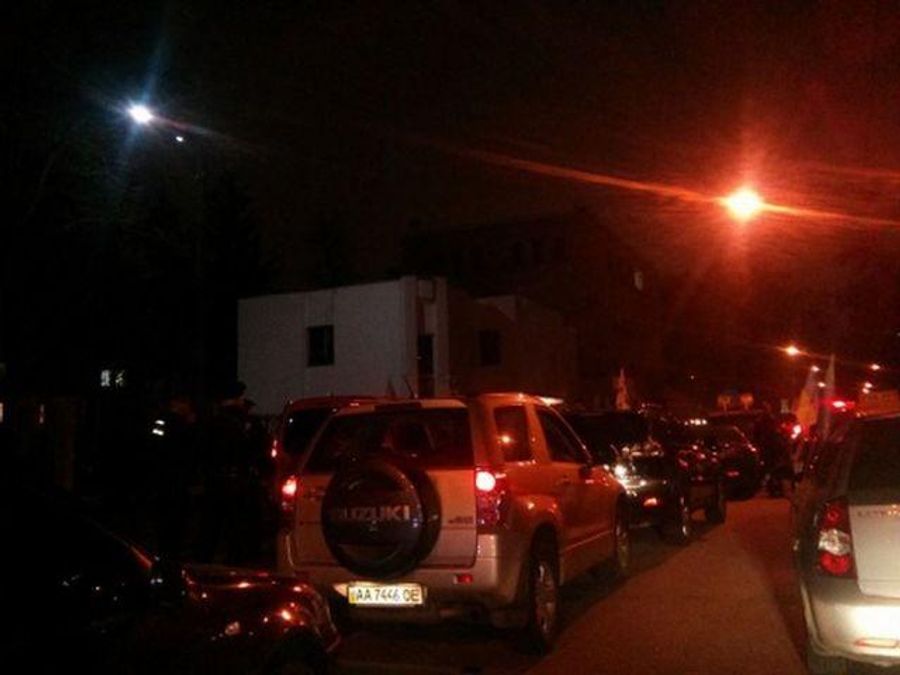 Автомайдан пікетував засідання РНБО. Тепер планують їхати до Турчинова Автомайдан пікетував засідання РНБО. Тепер планують їхати до Турчинова
