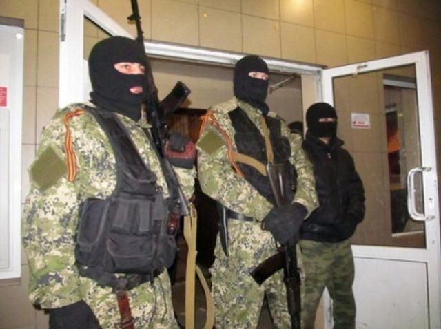 У Краматорську захопили міськвідділ міліції: "народні ополченці" прибули на автобусах (Відео)