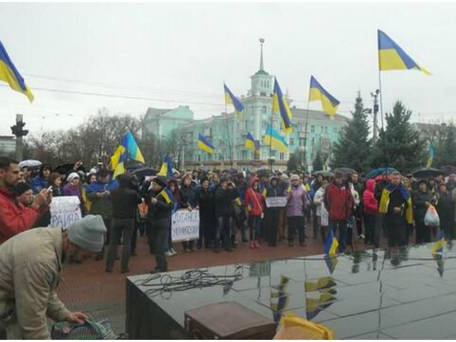 Луганчане вышли на митинг за единую Украину (Фото)