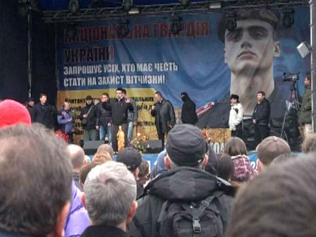 На стихийном вече Майдан требует решительных действий от власти и легализацию оружия