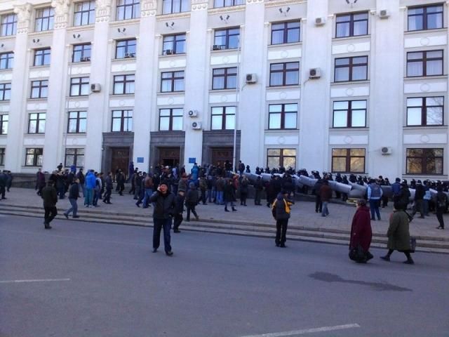 З будівлі Луганської ОДА евакуюють працівників