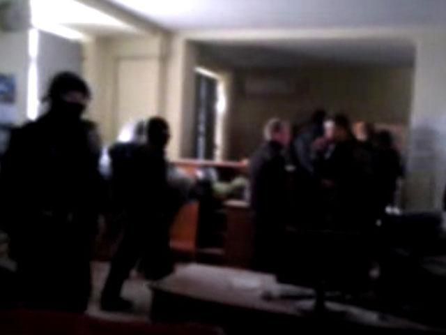 Сепаратисти в Горлівці прорвалися в будівлю міліції і потрощили майно