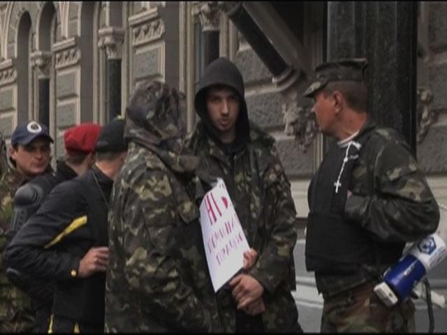 Сотни Майдана и "Демократический альянс" пикетировали Нацбанк
