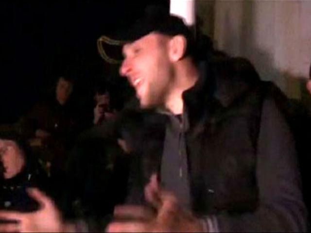Под Радой сотник Парасюк призвал людей не штурмовать помещение (Видео)