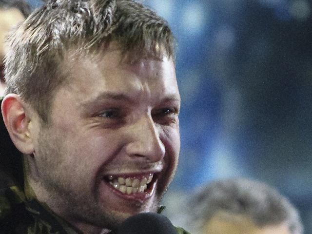 Протест під Радою завершився: шини загасили, люди розходяться Протест під Радою завершився: шини загасили, люди розходяться