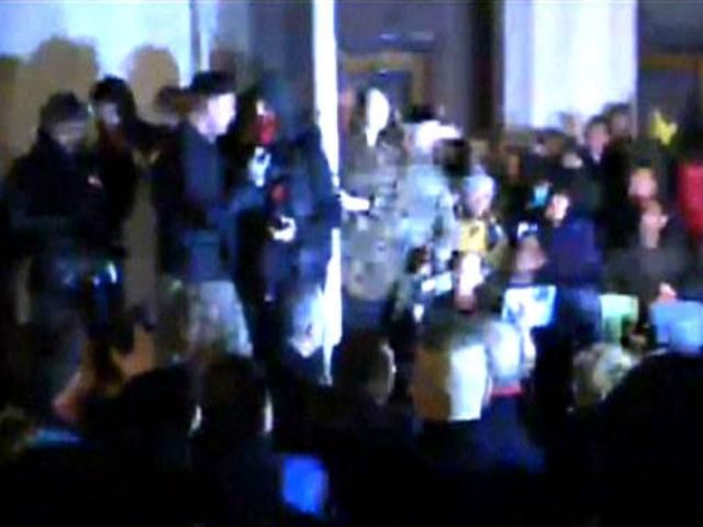 Активисты пришли под Раду, требуя отставки Авакова и Турчинова (Видео) Активисты пришли под Раду, требуя отставки Авакова и Турчинова (Видео)