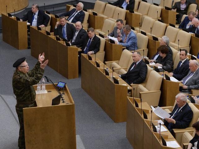 Жириновский выступил в Госдуме в военной форме Жириновский выступил в Госдуме в военной форме