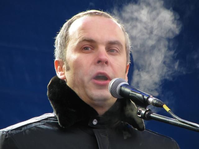 Регіонали вимагають від нардепів-сумісників скласти мандати Регіонали вимагають від нардепів-сумісників скласти мандати