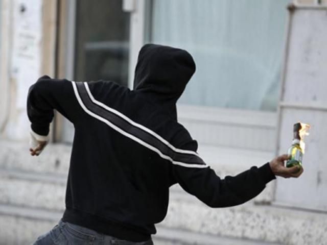 На Луганщині в офіс КПУ влучив "коктейль Молотова" На Луганщині в офіс КПУ влучив "коктейль Молотова"