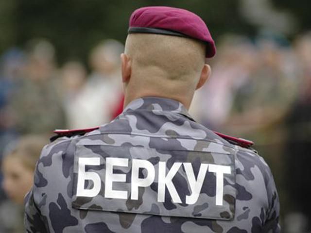 "Правий сектор" не випускає з Апеляційного суду колишніх "беркутівців"