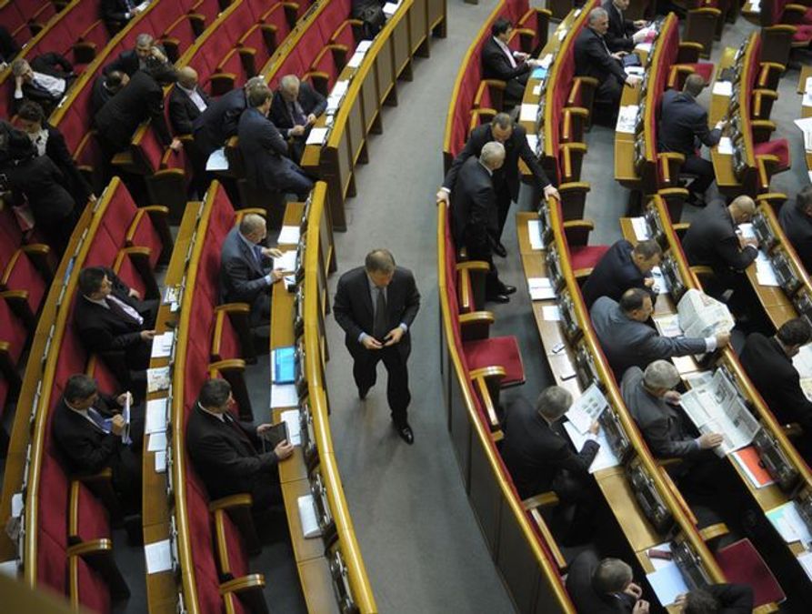 Турчинов попросил не начислять зарплату нардепам, которые прогуливают Раду Турчинов попросил не начислять зарплату нардепам, которые прогуливают Раду