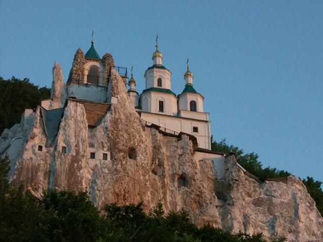 Донецька міліція просить вірян не їхати на Великдень у Святогірську лавру 