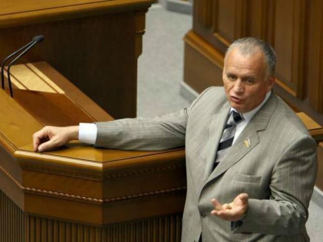 ВР может принять решение о введении военного или чрезвычайного положения на Донбассе, - Сухый