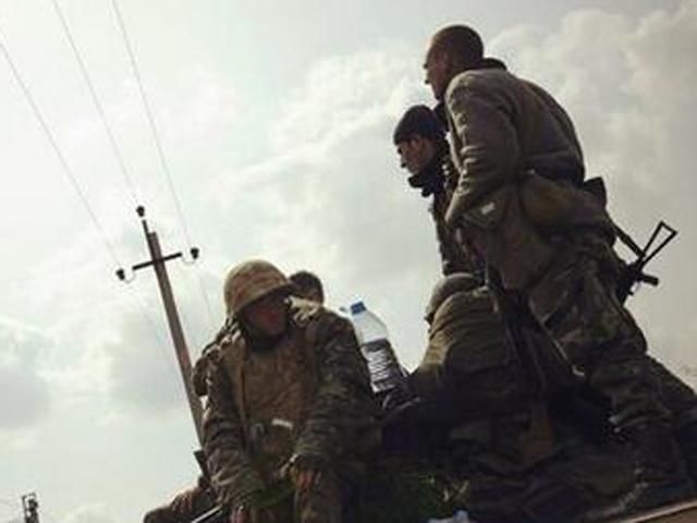 Украинские военные покидают Славянск, — СМИ (Фото) Украинские военные покидают Славянск, — СМИ (Фото)