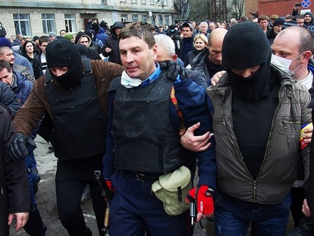 Управління міліції у Горлівці захоплювали п’яні і раніше судимі Управління міліції у Горлівці захоплювали п’яні і раніше судимі