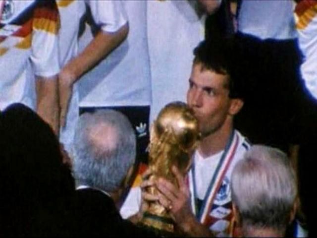 Зіграти на п'яти чемпіонатах світу зуміли лише двоє - Карбахаль і Маттеус Зіграти на п'яти чемпіонатах світу зуміли лише двоє - Карбахаль і Маттеус