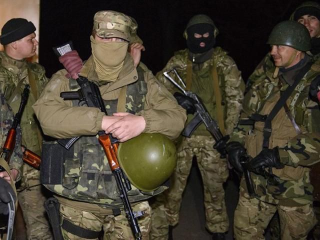 Власти предлагают дончанам деньги за сдачу оружия и диверсантов Власти предлагают дончанам деньги за сдачу оружия и диверсантов