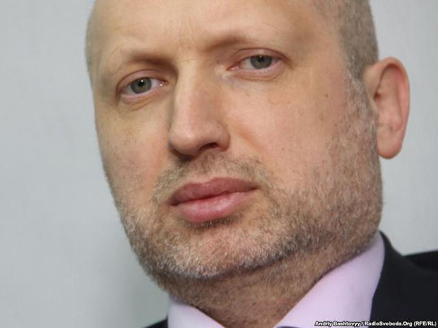 Турчинов хочет судить военных, которые сдали оружие в Славянске