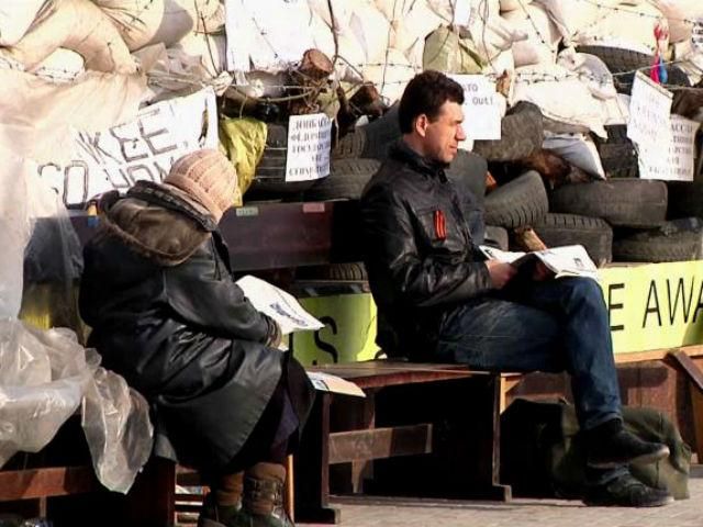 Сепаратисти продовжують блокувати Донецьку ОДА (Відео) Сепаратисти продовжують блокувати Донецьку ОДА (Відео)