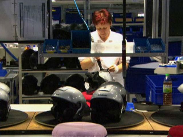 Захисний шолом - найважливіший аксесуар байкера. Як його виробляють? Захисний шолом - найважливіший аксесуар байкера. Як його виробляють?