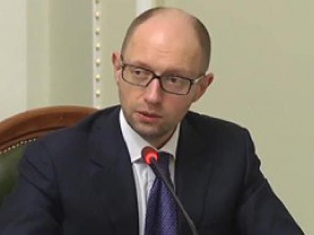 Яценюк призвал сепаратистов сложить оружие и освободить админздания Яценюк призвал сепаратистов сложить оружие и освободить админздания