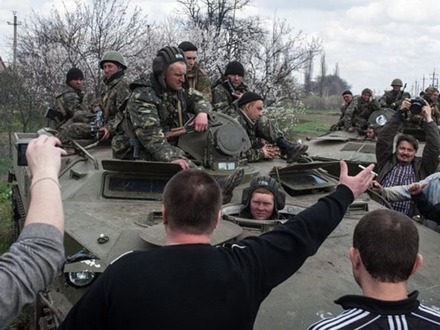 Минобороны проверяет факты сдачи 6-ти боевых машин БМД в Славянске