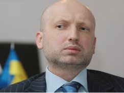 Влада готова надати російській мові спеціальний статус у певних областях, — Турчинов