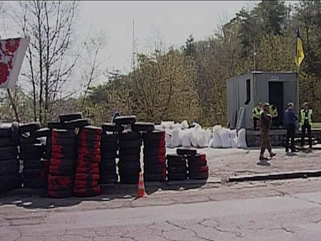 На в’їзді до Черкас автомайданівці встановили блокпости