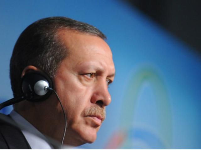 Турецкий премьер подал в суд на соцсети, - СМИ Турецкий премьер подал в суд на соцсети, - СМИ