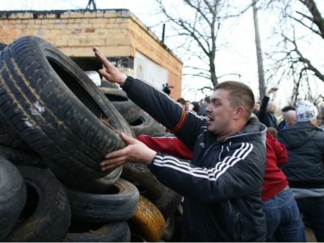 Невідомі намагалися розібрати барикади сепаратистів  у Краматорську, — ЗМІ 