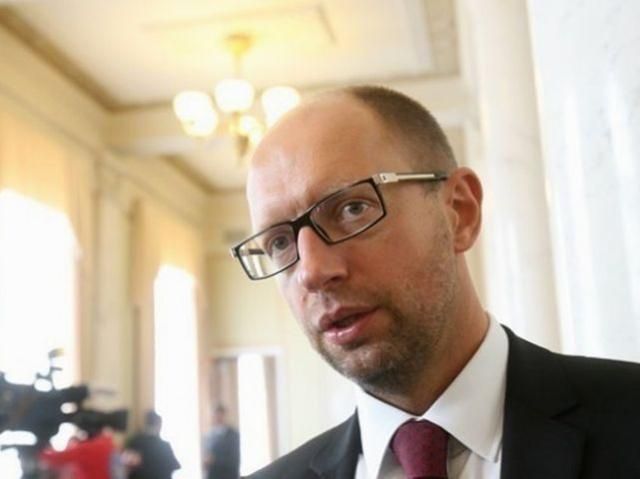 Яценюк засудив погроми ромів і полювання на україномовних у Слов'янську Яценюк засудив погроми ромів і полювання на україномовних у Слов'янську