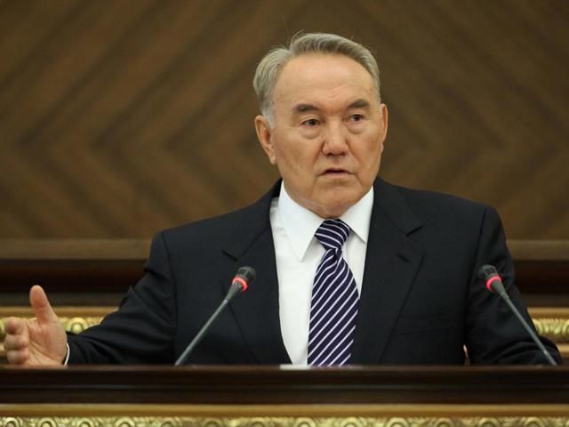 Народ Украины должен решить внутренние проблемы без вмешательства извне, — Назарбаев
