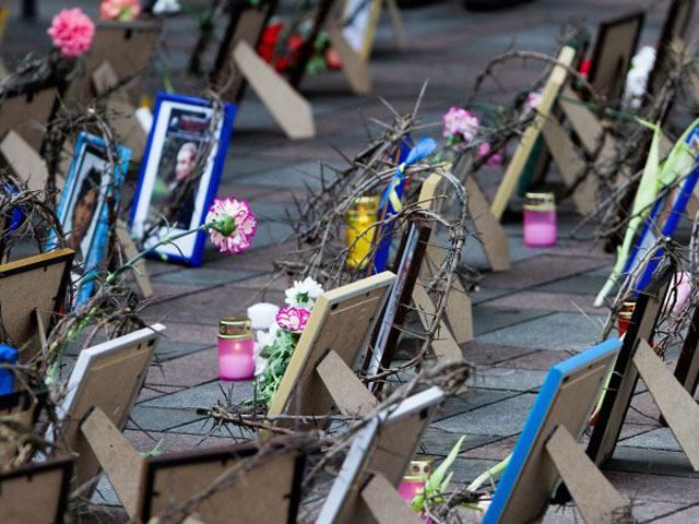 У Дніпропетровську пам’ятник Небесній сотні з постаменту “ідола” перенесли під ОДА, — Філатов У Дніпропетровську пам’ятник Небесній сотні з постаменту “ідола” перенесли під ОДА, — Філатов