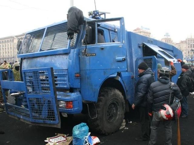 ГПУ розслідує застосування водометів проти протестувальників на Майдані