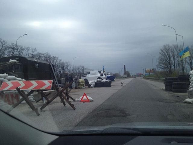 На в’їзді в Бориспіль встановили блок-пост з БРДМом (Фото)